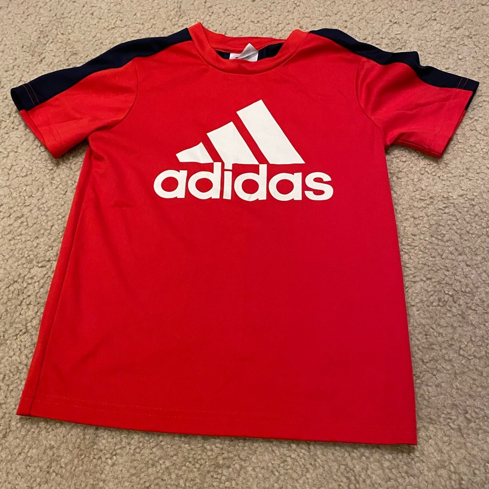 Adidas boys performance tee. Size 5